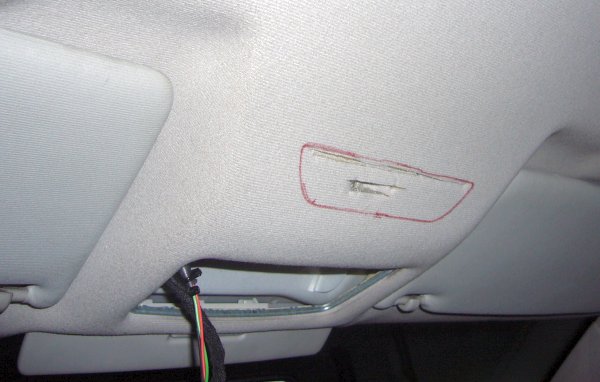 Der Ausschnitt f&uuml;r die Sharan-Uhr ist angezeichnet