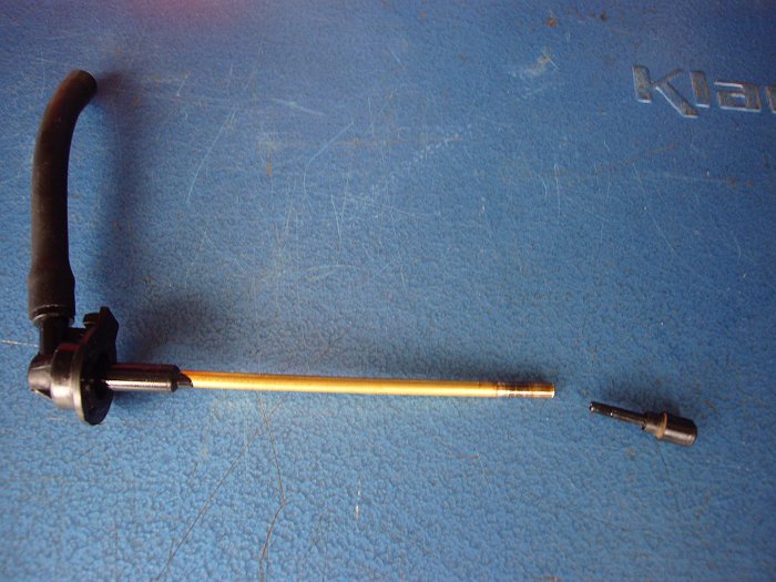 Die D&uuml;se abziehen und alle Teile gut reinigen