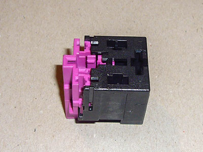 Steckergeh&auml;use f&uuml;r Batterietrennrelais