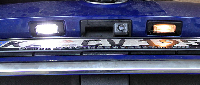 Links LED, rechts Gl&uuml;hlampe