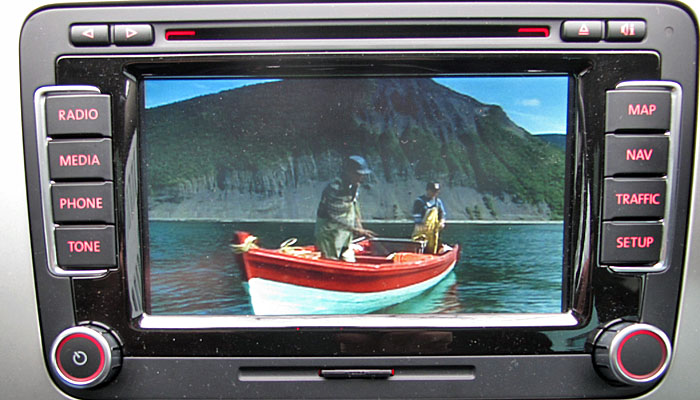 Mit der VIM-Freischaltung kann man w&auml;hrend der Fahrt Video und TV laufen lassen. Nat&uuml;rlich nur f&uuml;r Passagiere mit Zusatz-Display,