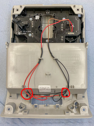 Beleuchtung Brillenfach an der Dachkonsole